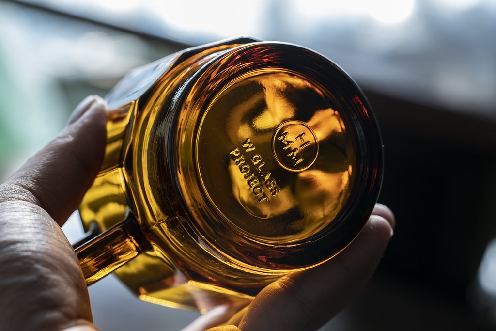 W Glass